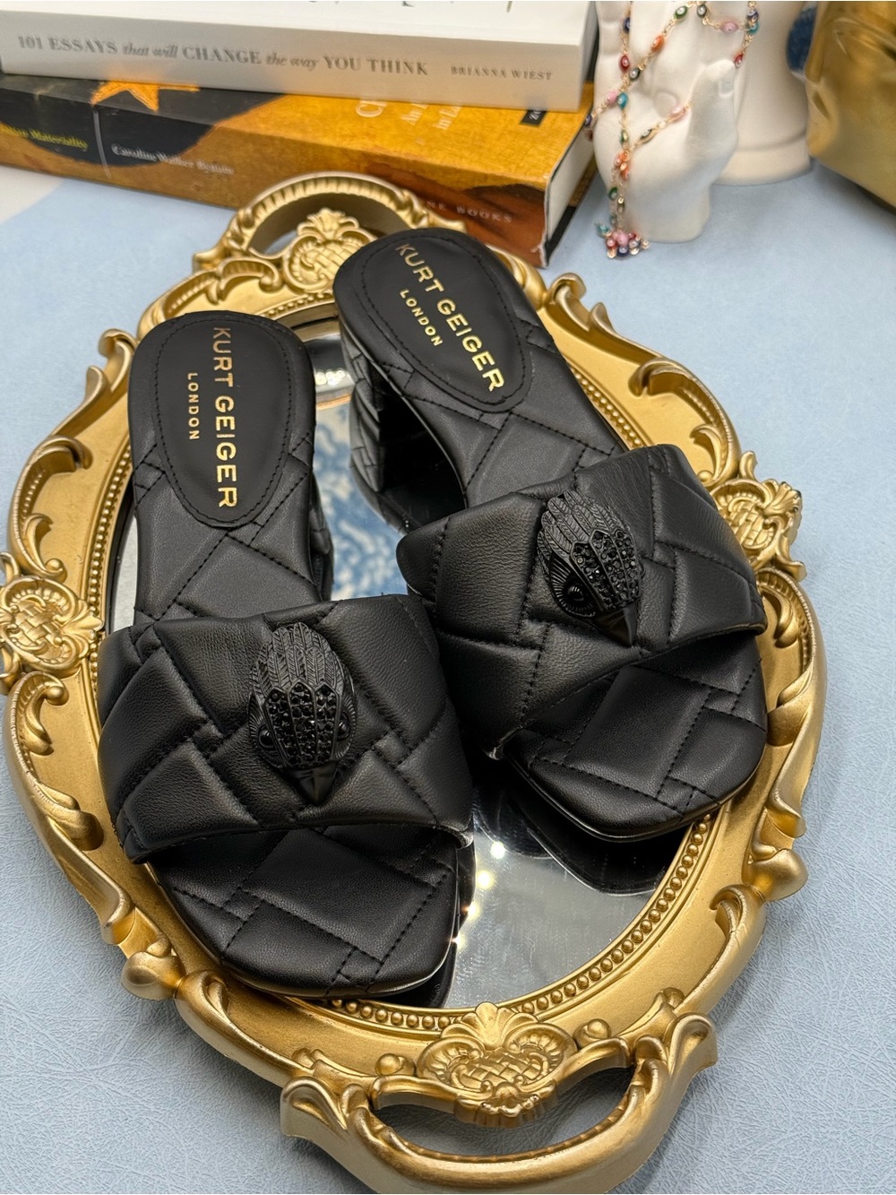 🆕 KURT GEIGER LONDON 🧿 NWOB Black Kensington Quilted Block Heel Sandal, Sz35 5
